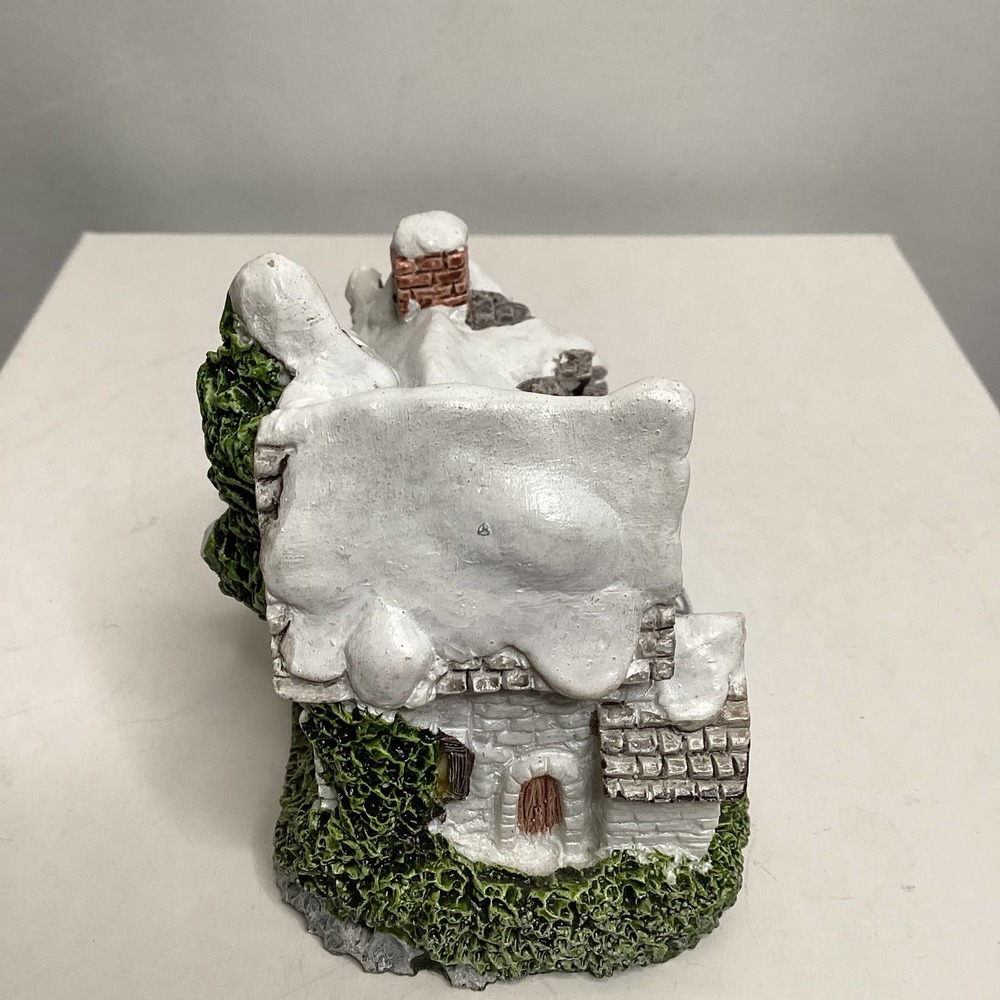 Winter Cottage - Picture 5 of 7